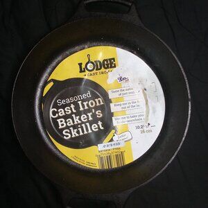 NWT Vintage Lodge Cast Iron Baker's Skillet